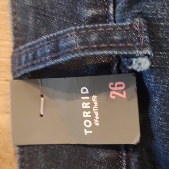 Torrid Bombshell Premium Stretch High Rise Shorts. Size 26. NWT! - Picture 4 of 5